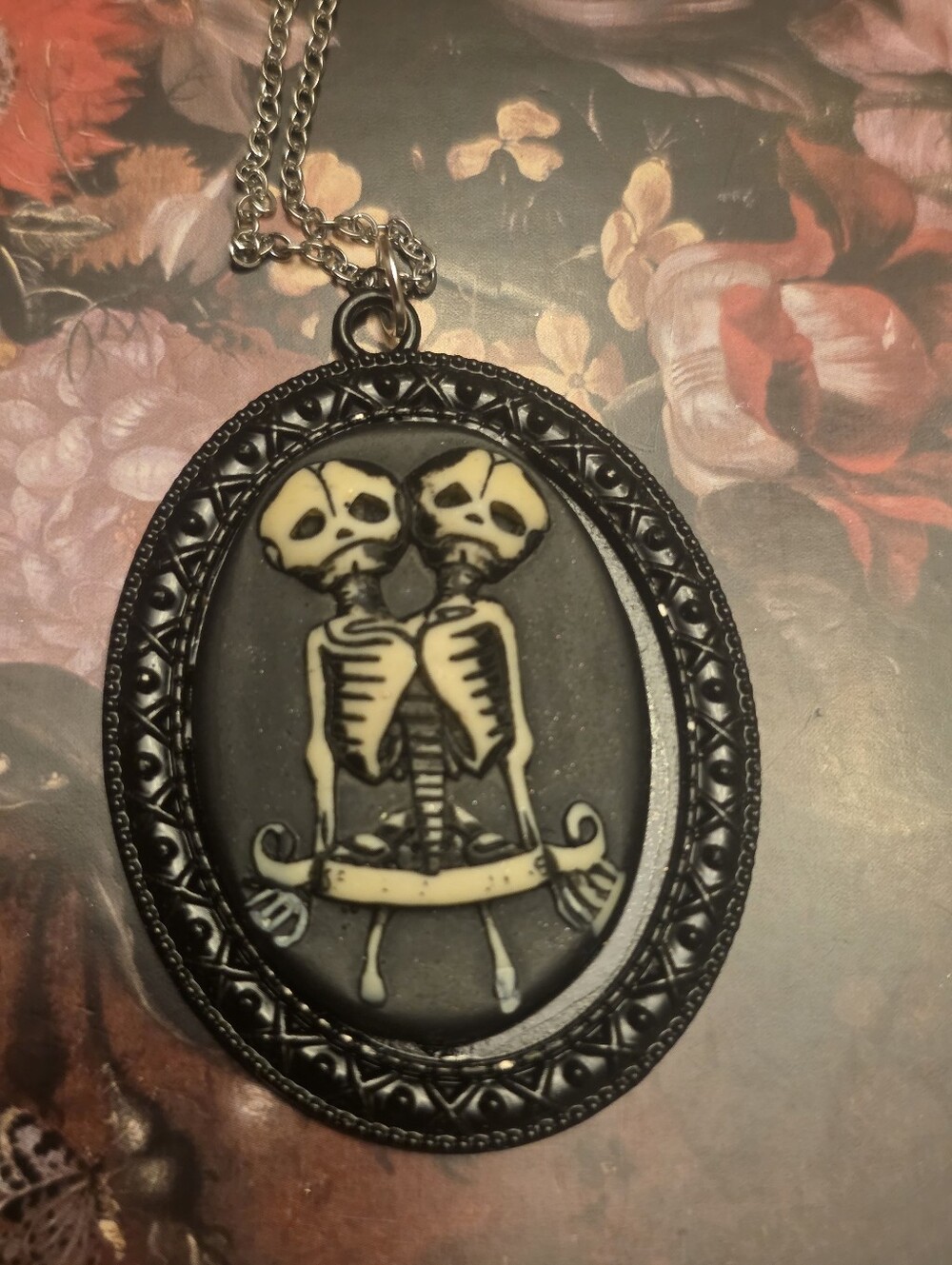 Conjoined Twins Gothic Cameo In Black Metal Frame On Stainless Steel Necklace